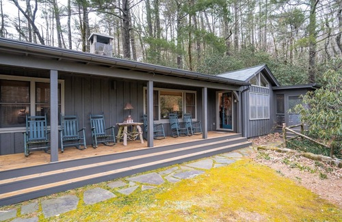Highlands Cabin | Wonderfall Cottage | Beautiful Home & Carriage House with Waterfall & Dramatic Mountain Views