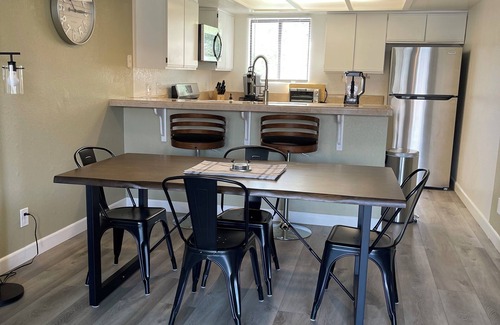 Tehachapi Apartment | Wonderful 2-bedroom apartment with AC in Tehachapi