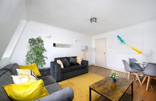 East Putney Apartment | Wonderful 2BR Flat on Richmond Street