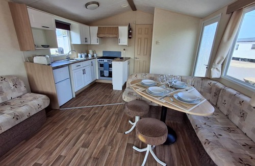 Heacham House | Wonderful 6 berth caravan in Norfolk at Heacham Beach, ref 21012E