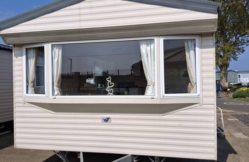 Heacham House | Wonderful 6 berth caravan in Norfolk at Heacham Beach, ref 21012E