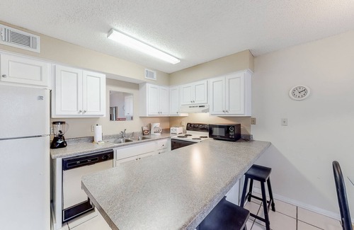 Orange Beach Condo | Wonderful beachfront vacation complex with private pool, WiFi, balcony & AC
