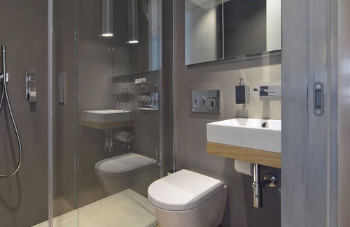 Riccione Apartment | Wonderful first-row apartment with bay window overlooking the sea.