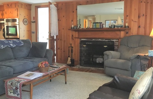 Harwich House | Wonderful freestanding 2BR residence in Harwich with large, enclosed yard near Thompson park.