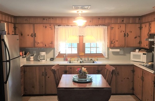 Harwich House | Wonderful freestanding 2BR residence in Harwich with large, enclosed yard near Thompson park.
