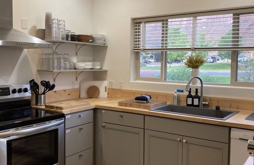 Moab South Valley House | Wonderful New Listing- Moab Getaway Renovated Luxury Rim Vista *Pool Hot-tub*