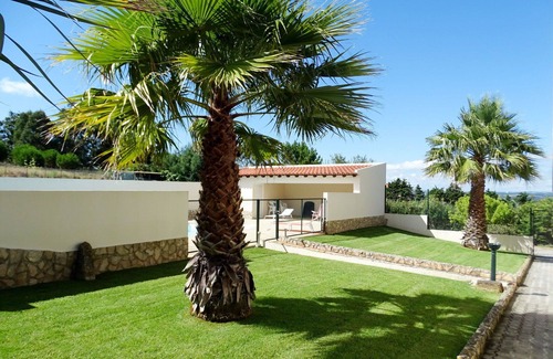 Torres Vedras House | Wonderful private villa for 8 guests with WIFI, private pool, TV, terrace, pets allowed and park.
