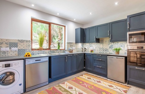 Invermoriston House | Wonderful private villa for 6 guests with WIFI, TV, patio and panoramic view