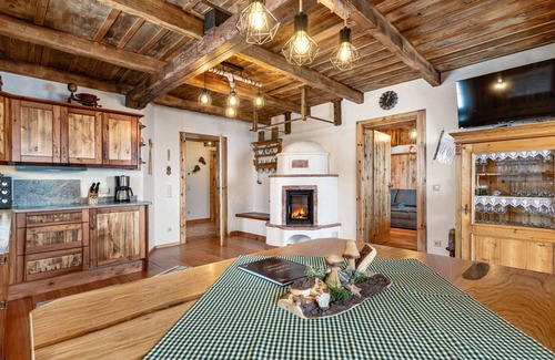 Greifenburg House | Wonderful private villa for 10 people with WIFI, TV, patio, pets allowed and parking