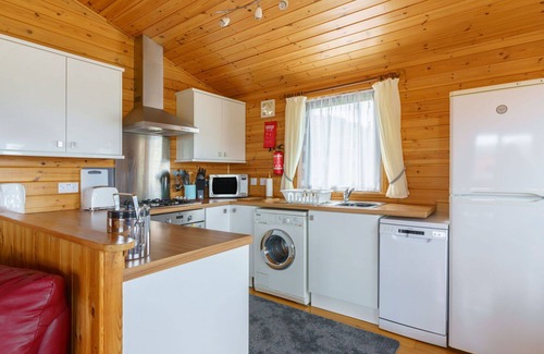 Kinross House | Wonderful private villa for 6 guests with WIFI, TV, balcony and pets allowed