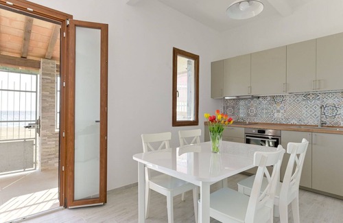 Follonica House | Wonderful private villa for 6 people with WIFI, A/C, balcony and pets allowed