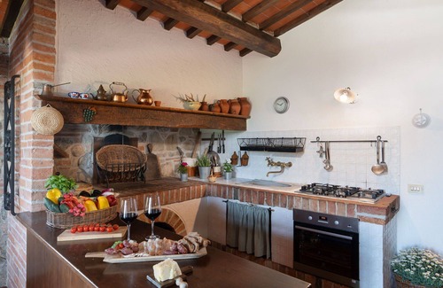 Santarello Villa | Wonderful private villa with WIFI, hot tub, private pool, TV, pets allowed, close to Montepulciano