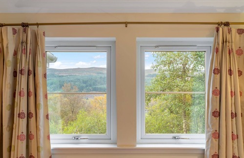 Glen Urquhart House | Wonderful private villa for 2 people with TV, pets allowed, panoramic view and parking