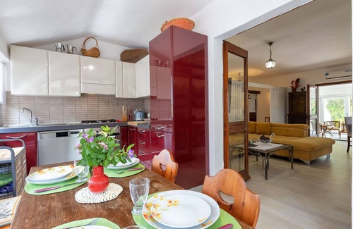 Portobello House | Wonderful private villa for 6 people with WIFI, A/C, TV, patio and pets allowed
