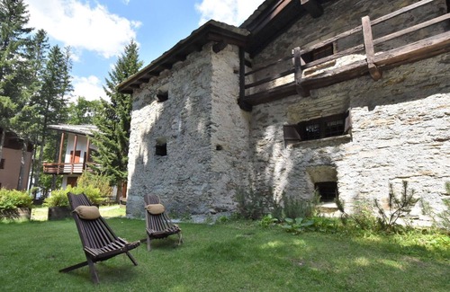 Madesimo House | Wonderful private villa for 8 guests with WIFI, hot tub, TV, terrace and pets allowed