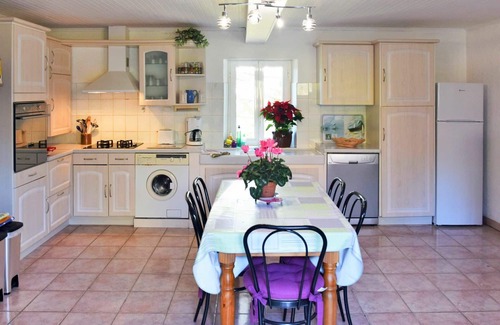 Blanquefort-sur-Briolance Villa | Wonderful private villa with WIFI, A/C, private pool, TV, terrace, pets allowed and parking