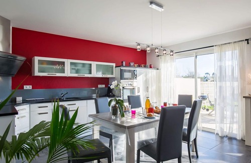 Goulven House | Wonderful private villa for 4 guests with WIFI, TV, terrace and parking