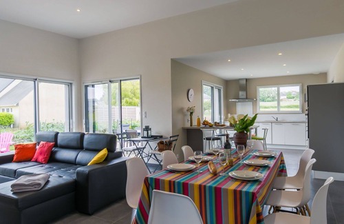 Treflez House | Wonderful private villa for 6 guests with WIFI, TV, terrace and parking