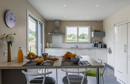 Treflez House | Wonderful private villa for 6 guests with WIFI, TV, terrace and parking