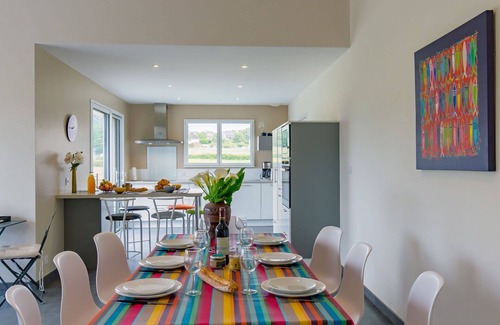 Treflez House | Wonderful private villa for 6 guests with WIFI, TV, terrace and parking