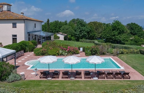Le Piazze Villa | Wonderful private villa with hot tub, private pool, sauna, WIFI, A/C, TV, patio, close to Cortona