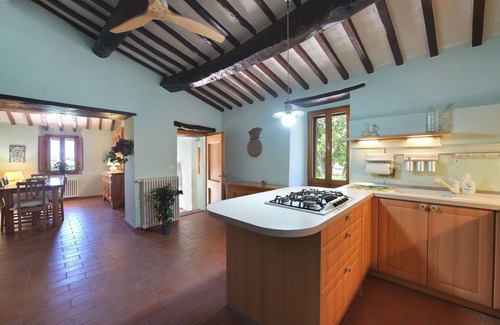 Paciano Villa | Wonderful private villa for 8 guests with private pool, hot tub, WIFI, TV, balcony and pets allo.