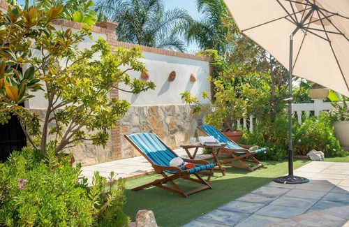 Motril House | Wonderful private villa for 5 people with WIFI, private pool, A/C, TV, terrace and pets allowed