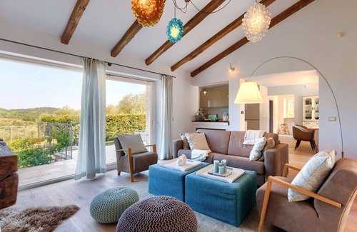 Momjan House | Wonderful private villa for 4 people with WIFI, private pool, A/C, TV and patio