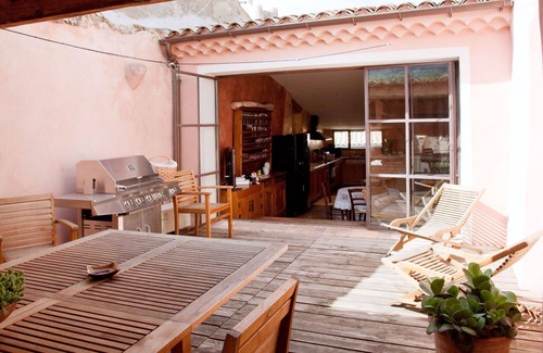 Nyons House | Wonderful private villa for 6 guests with A/C, WIFI, TV, terrace and pets allowed