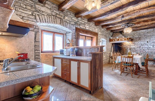 Heki House | Wonderful private villa for 6 guests with WIFI, TV and terrace