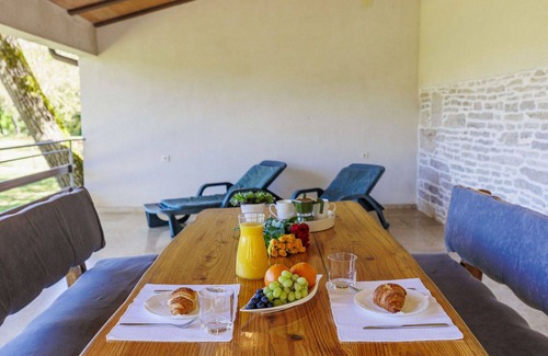 Heki House | Wonderful private villa for 6 guests with WIFI, TV and terrace