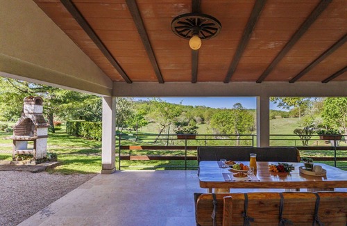 Heki House | Wonderful private villa for 6 guests with WIFI, TV and terrace