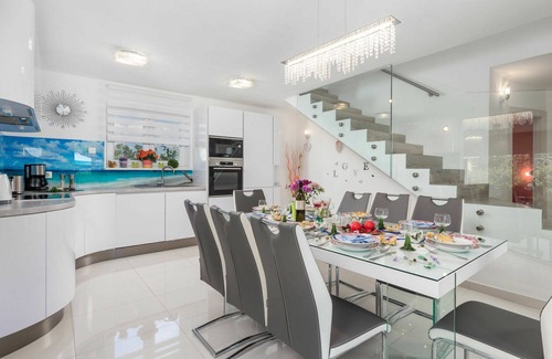 Rogocana House | Wonderful private villa for 8 guests with WIFI, private pool, A/C, TV and patio