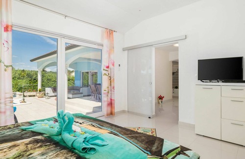 Rogocana House | Wonderful private villa for 8 guests with WIFI, private pool, A/C, TV and patio