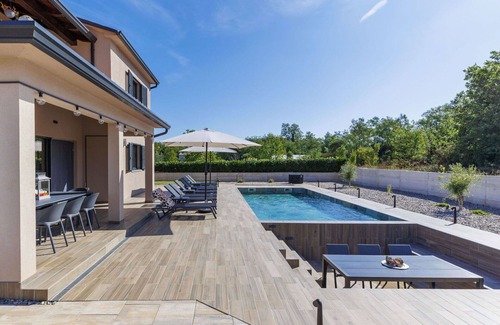 Topid House | Wonderful private villa for 8 guests with private pool, A/C, WIFI, TV and terrace