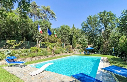 Vicopelago House | Wonderful private villa for 4 guests with private pool, WIFI, TV, terrace and pets allowed