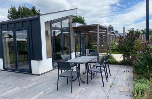 Linden House | Wonderful private villa for 8 guests with WIFI, TV and terrace