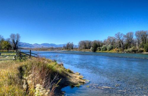 Livingston House | Wonderful River Cottage with Great Hiking Trails in Montana