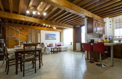 San Giuliano Terme House | Wonderful villa for 6 people with A/C, WIFI, TV, patio and pets allowed