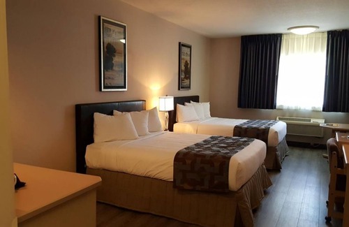 Elko Hotel | Wonderful Vacation Stay! Great Unit! Parking and Pool