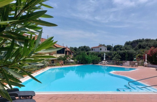 Pantai House | Wonderful villa for 6 people with pool, WIFI, TV and terrace