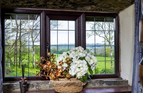 Bury House | Wonderful villa for 2 guests with WIFI, TV and pets allowed