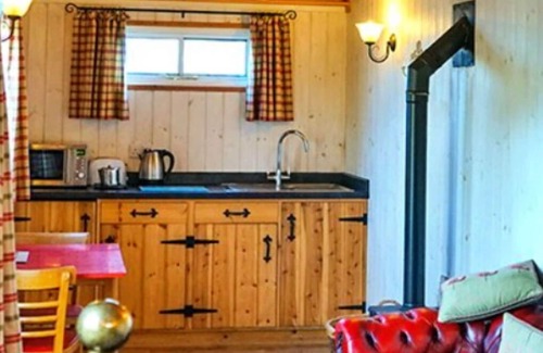 Coalbrookdale House | Wonderful villa for 2 guests with WIFI, pets allowed and parking