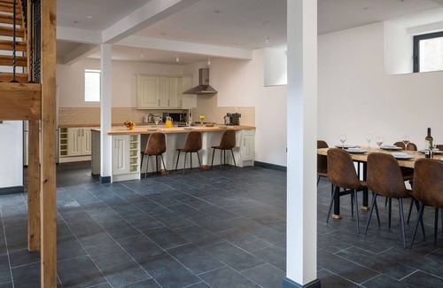 Rhiwbryfdir House | Wonderful villa for 12 guests with WIFI, TV, pets allowed and parking