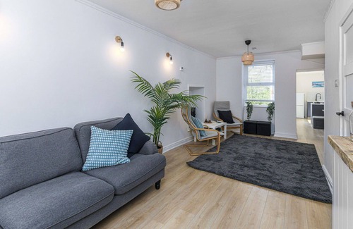 Rhiwbryfdir House | Wonderful villa for 6 guests with WIFI, terrace, pets allowed and parking