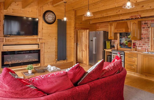 Craven Arms House | Wonderful villa for 2 people with WIFI, hot tub, TV and terrace
