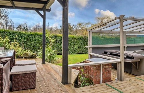 Craven Arms House | Wonderful villa for 2 people with WIFI, hot tub, TV and terrace