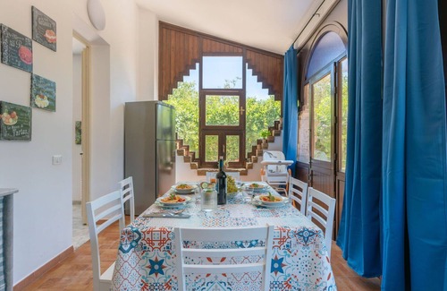 Misilmeri House | Wonderful villa for 10 guests with A/C, WIFI, private pool, TV, terrace and pets allowed