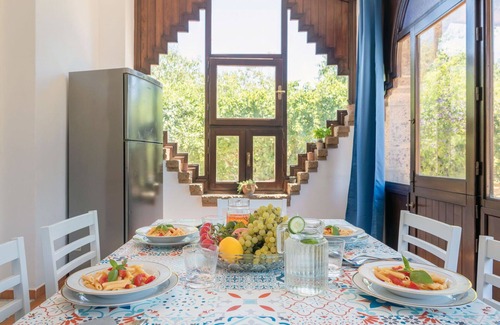 Misilmeri House | Wonderful villa for 10 guests with A/C, WIFI, private pool, TV, terrace and pets allowed