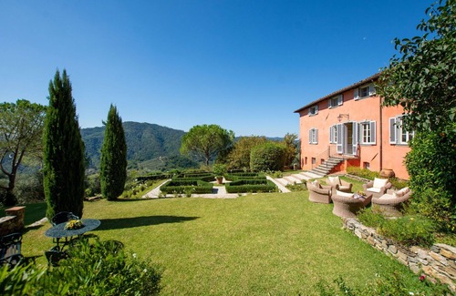 Lucca Villa | Wonderful villa with private pool, WIFI, A/C, TV, terrace and panoramic view, close to Lucca